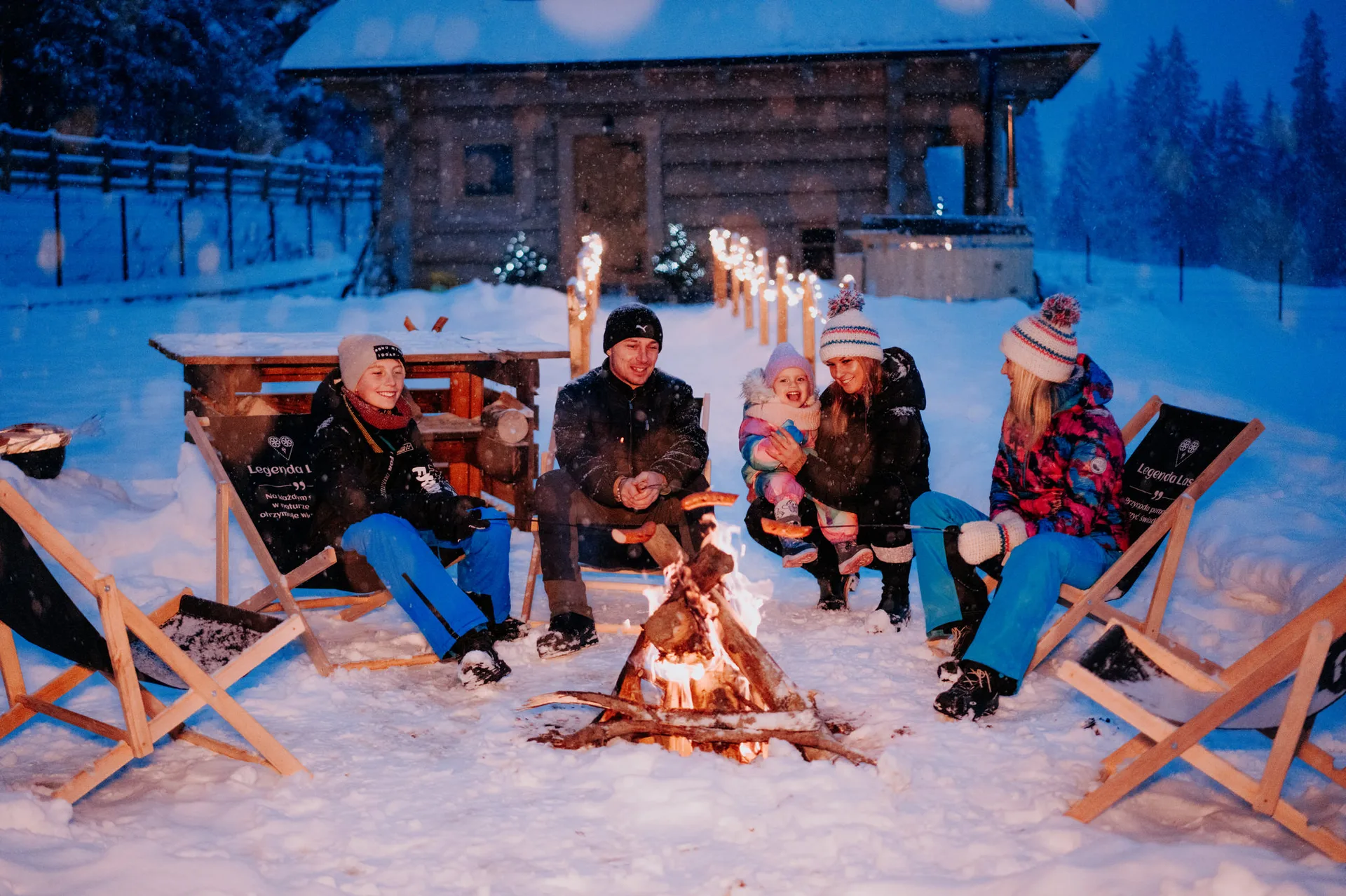 Zimowy wieczór przy ognisku