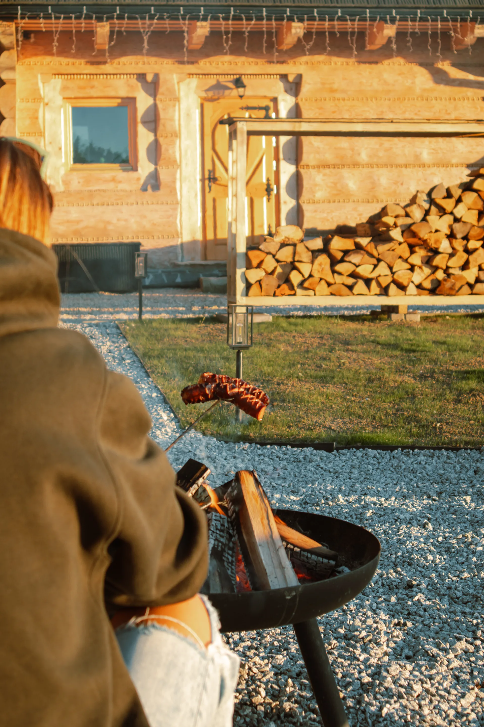 Wieczór przy ognisku z kiełbaskami