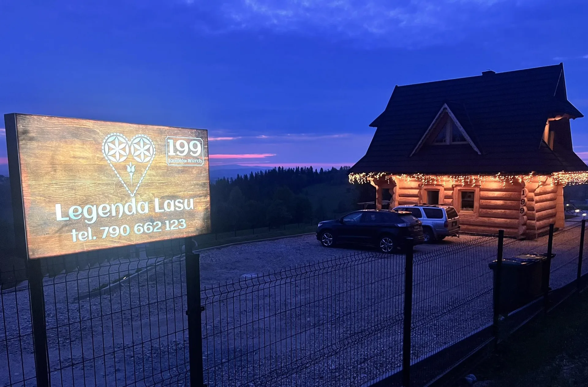 Wjazd na posesję — brama i parking