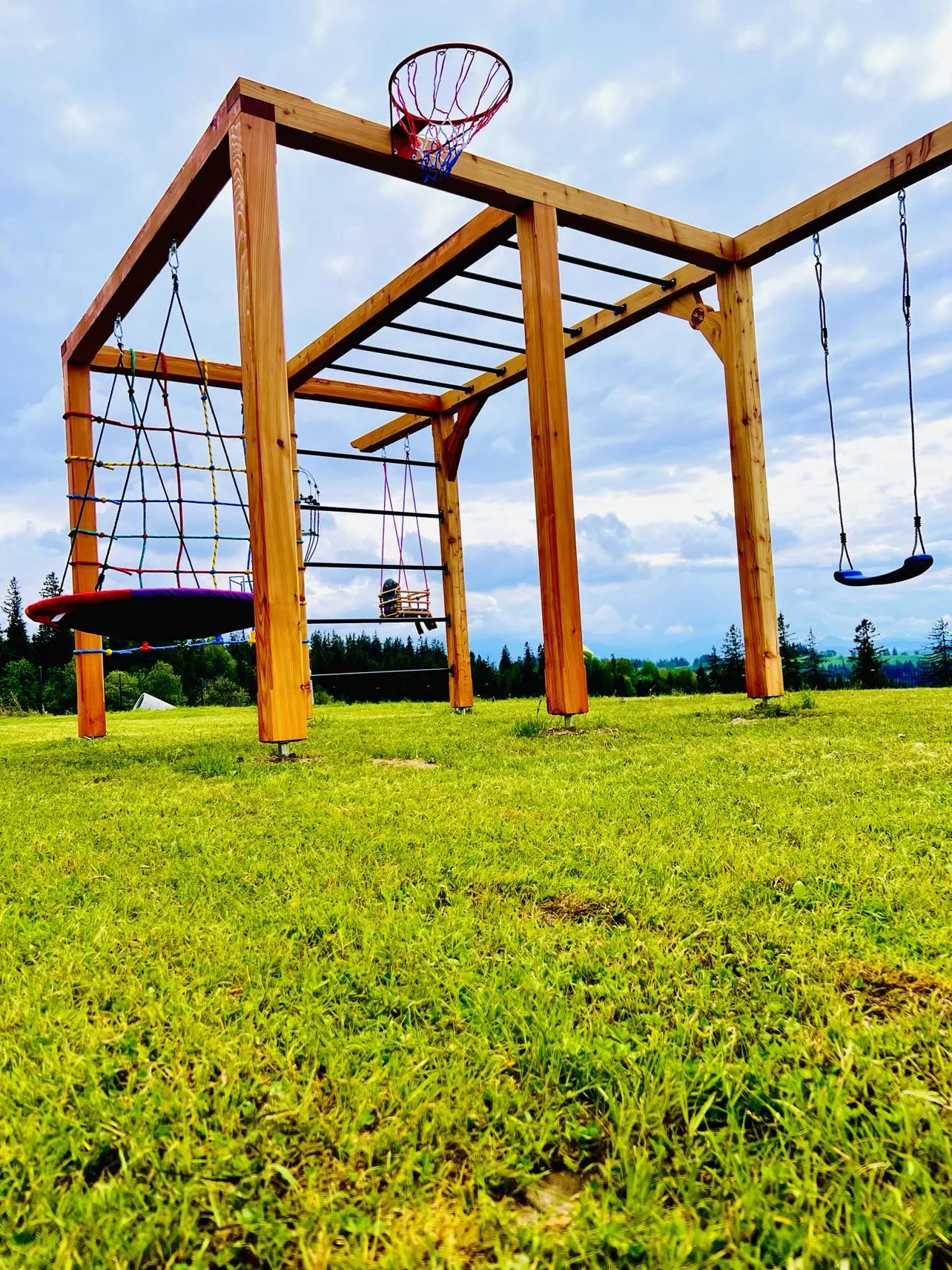 Zabawa na placu zabaw