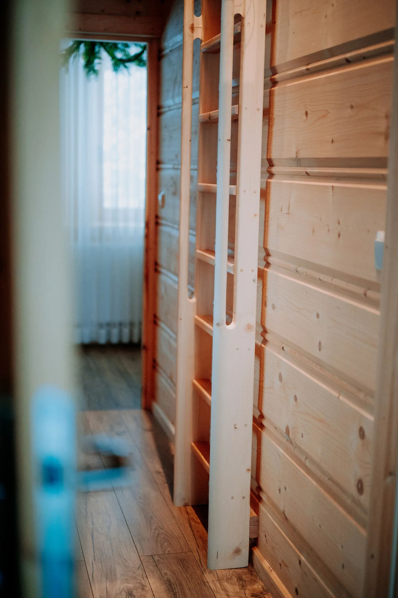 Drabinka na antresolę z korytarza