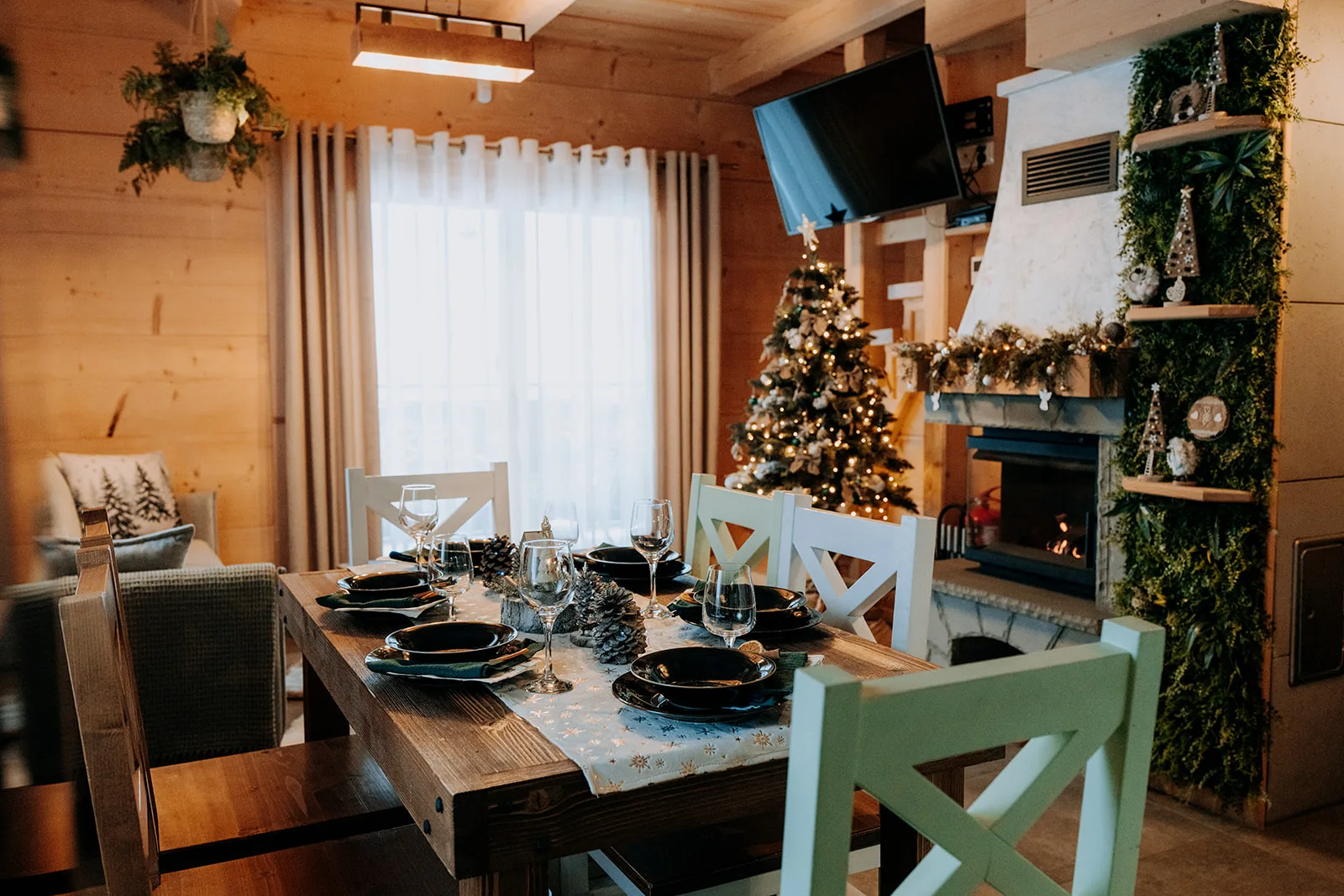 Wigilijna jadalnia przy kominku