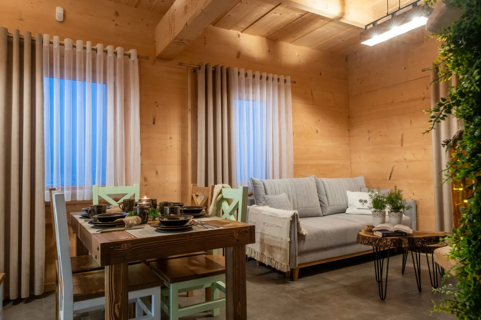 Salon z widokiem na jadalnię