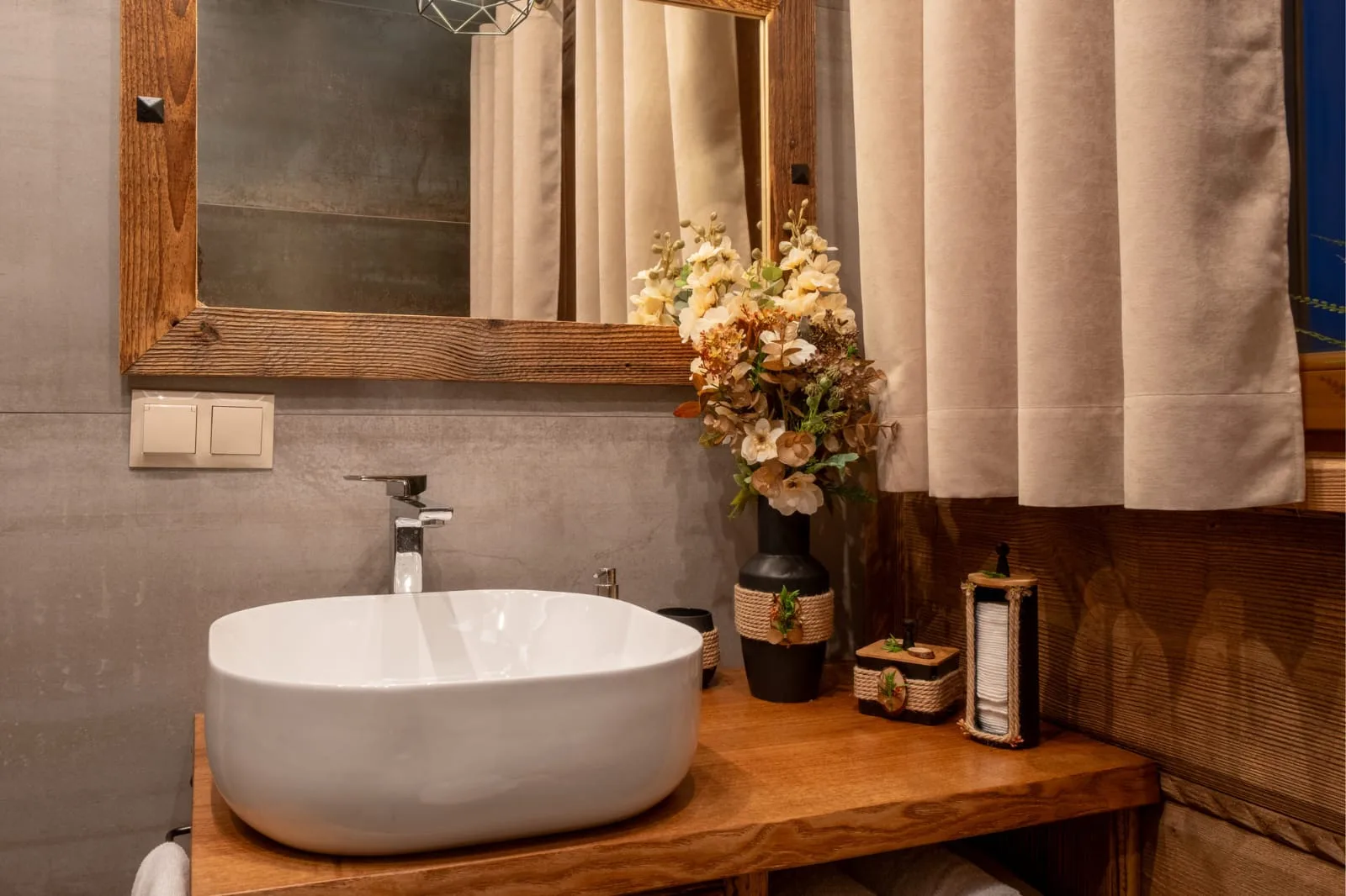 Umywalka w łazience na parterze